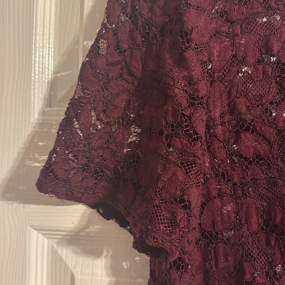 BURGUNDY LACE TOP FOR FALL - Picture 4 of 6